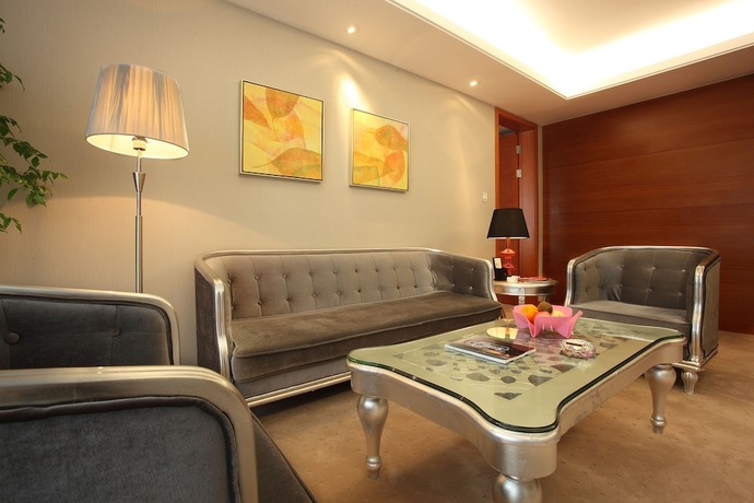 Imagen de la habitación del Hotel Noble Crown Hotel. Foto 5