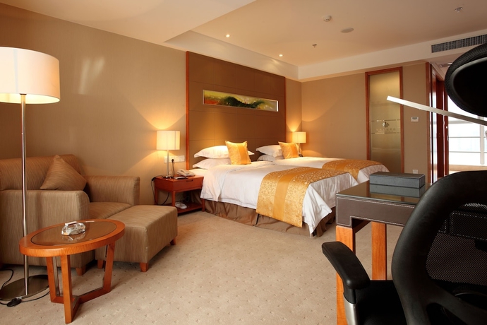 Imagen de la habitación del Hotel Noble Crown Hotel. Foto 8