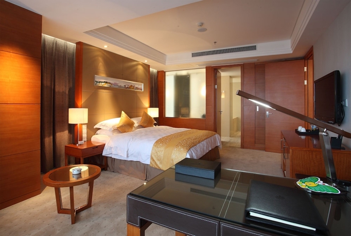 Imagen de la habitación del Hotel Noble Crown Hotel. Foto 9