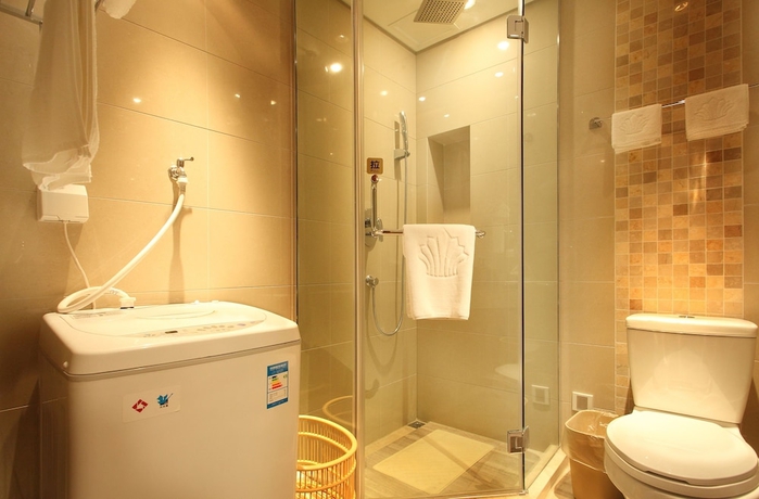 Imagen de la habitación del Hotel Noble Crown Hotel. Foto 14