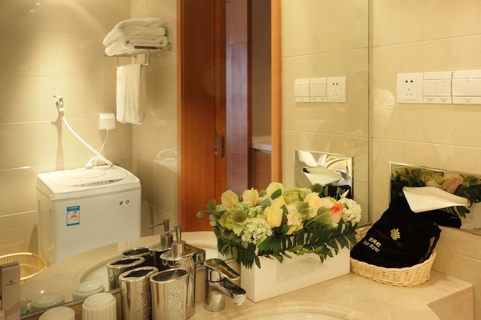 Imagen de la habitación del Hotel Noble Crown Hotel. Foto 15