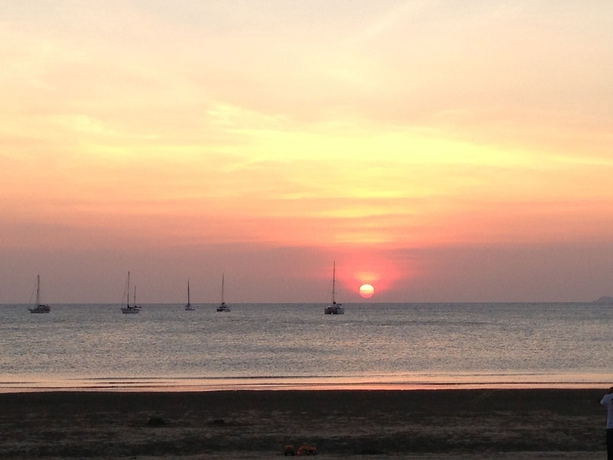 Imagen de los interiores del Hotel Noble House Beach Resort. Foto 18