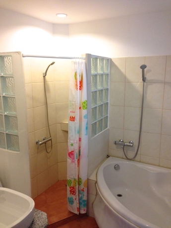 Imagen de la habitación del Hotel Noble House Beach Resort. Foto 15