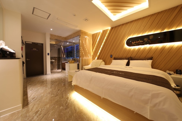 Imagen de la habitación del Hotel Noble Muintel. Foto 8