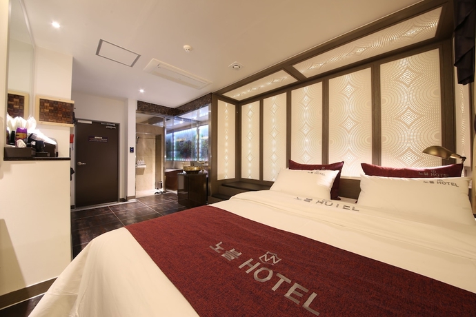 Imagen de la habitación del Hotel Noble Muintel. Foto 15