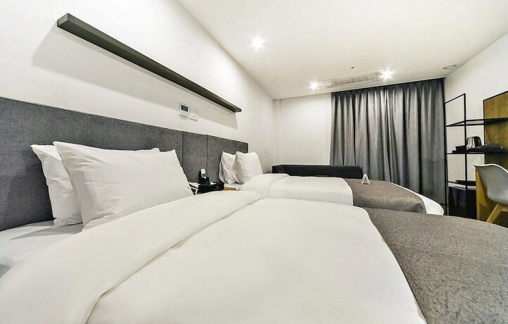 Imagen de la habitación del Hotel Noble Stay. Foto 13