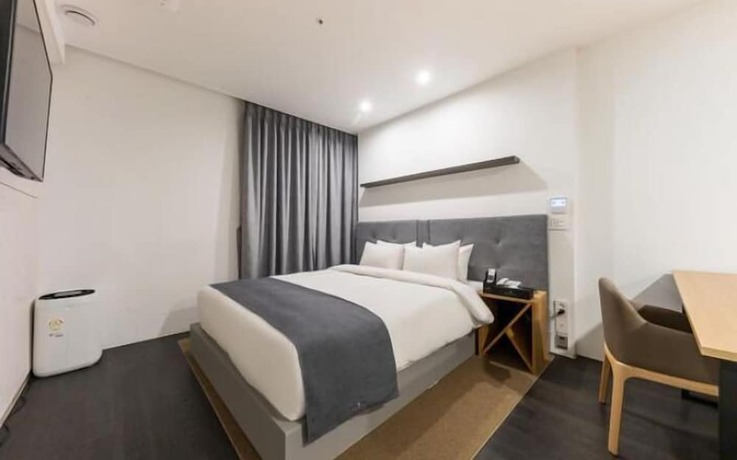 Imagen de la habitación del Hotel Noble Stay. Foto 14