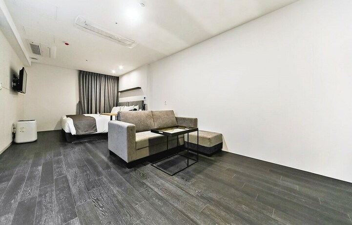 Imagen de la habitación del Hotel Noble Stay. Foto 22