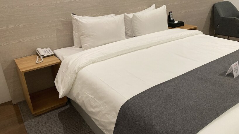 Imagen de la habitación del Hotel Noble Stay. Foto 27