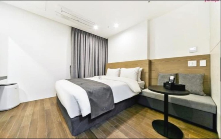 Imagen de la habitación del Hotel Noble Stay. Foto 28