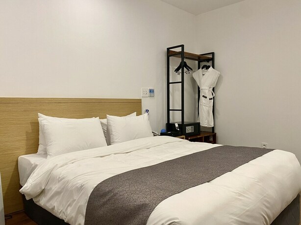 Imagen de la habitación del Hotel Noble Stay. Foto 31