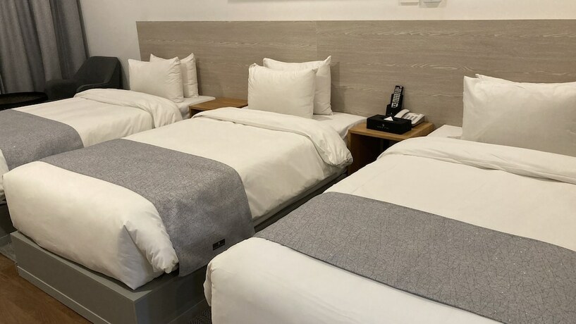 Imagen de la habitación del Hotel Noble Stay. Foto 33