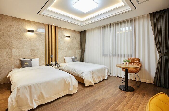 Imagen de la habitación del Hotel Noble Stay. Foto 12