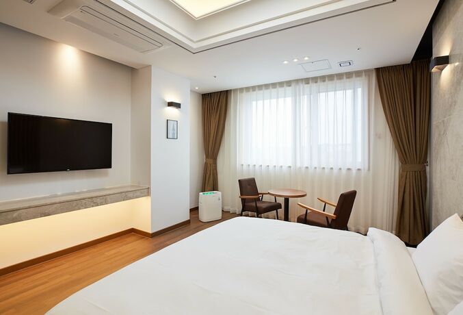 Imagen de la habitación del Hotel Noble Stay. Foto 13