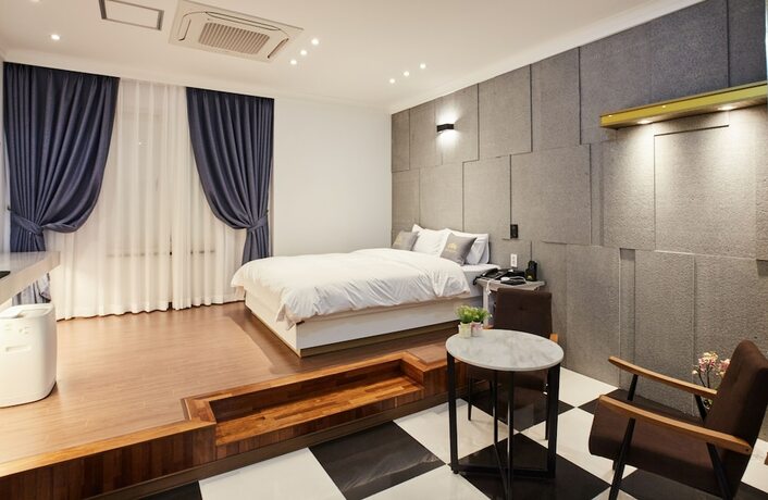 Imagen de la habitación del Hotel Noble Stay. Foto 17