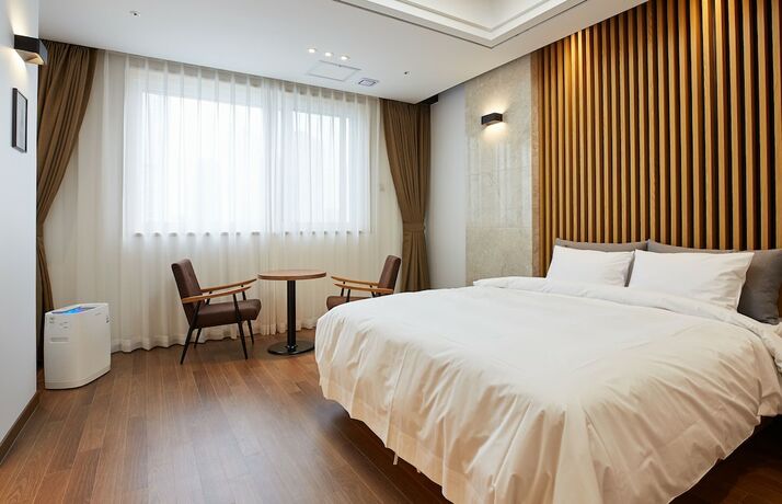 Imagen de la habitación del Hotel Noble Stay. Foto 18