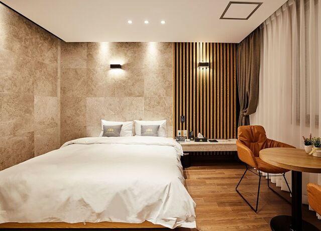 Imagen de la habitación del Hotel Noble Stay. Foto 19
