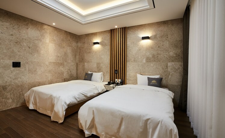 Imagen de la habitación del Hotel Noble Stay. Foto 20