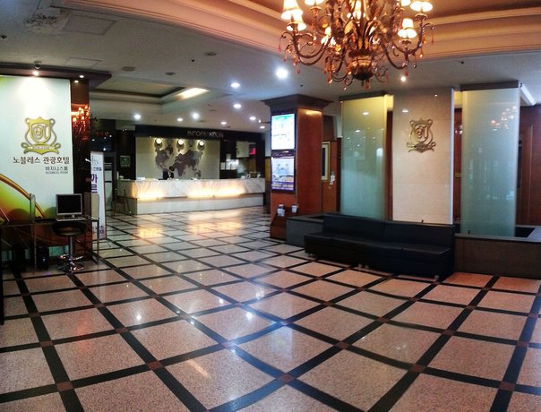 Imagen de los interiores del Hotel Noblesse Tourist. Foto 6