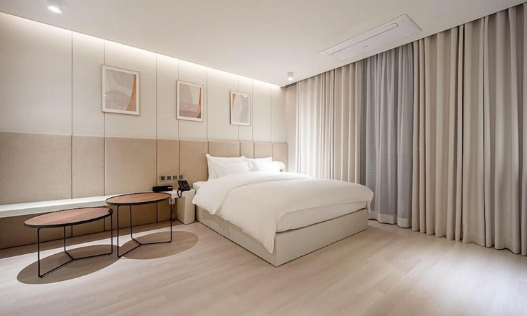 Imagen de la habitación del Hotel Noblion. Foto 10