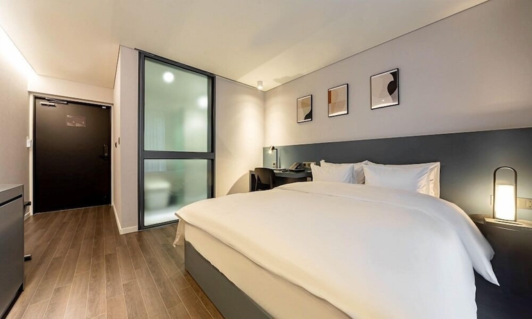 Imagen de la habitación del Hotel Noblion. Foto 13