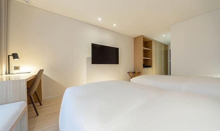 Imagen de la habitación del Hotel Noblion. Foto 17