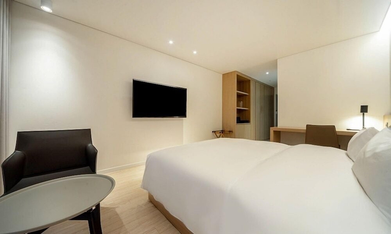 Imagen de la habitación del Hotel Noblion. Foto 19