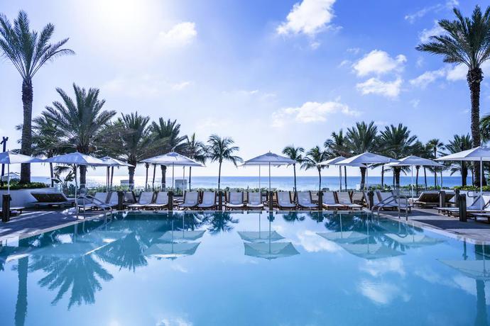 Imagen de la piscina del Hotel Nobu Miami Beach. Foto 8