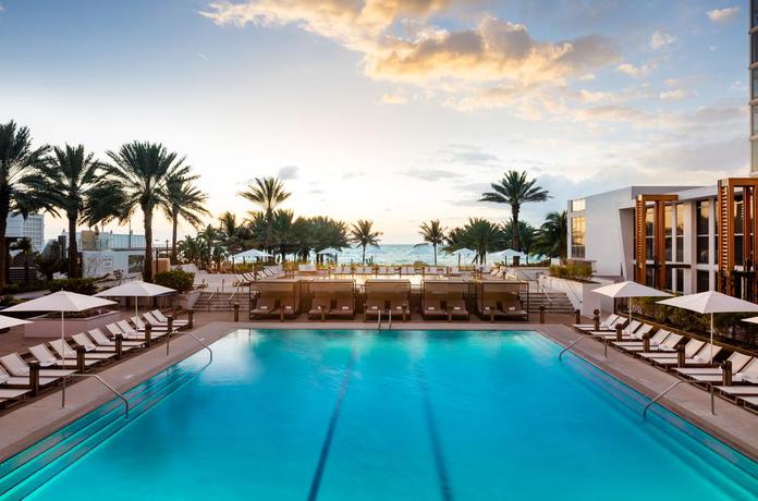 Imagen de la piscina del Hotel Nobu Miami Beach. Foto 10
