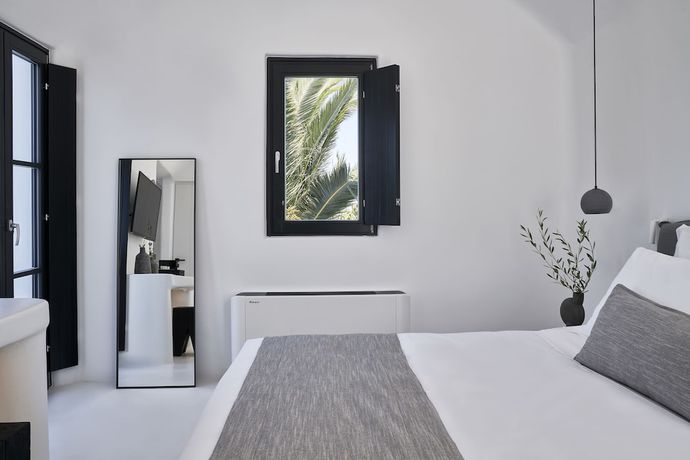 Imagen de la habitación del Hotel Nobu Santorini. Foto 2
