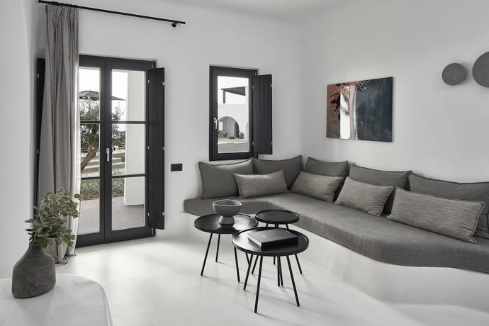 Imagen de la habitación del Hotel Nobu Santorini. Foto 10