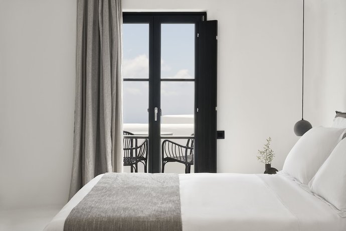 Imagen de la habitación del Hotel Nobu Santorini. Foto 11