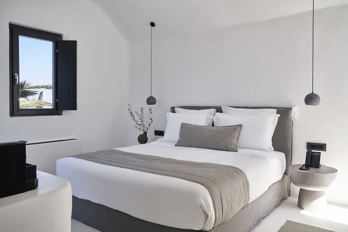 Imagen de la habitación del Hotel Nobu Santorini. Foto 13