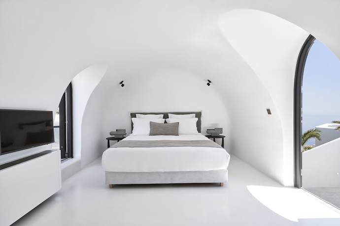 Imagen de la habitación del Hotel Nobu Santorini. Foto 15
