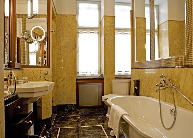 Imagen de la habitación del Hotel Nobu Warsaw. Foto 2