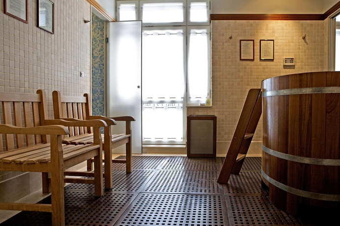 Imagen de la piscina del Hotel Nobu Warsaw. Foto 11