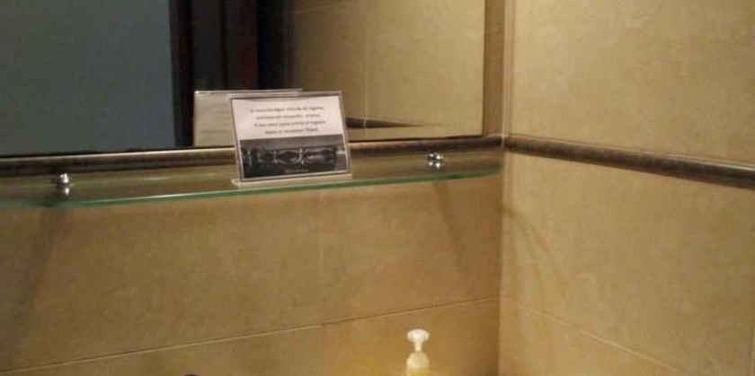 Imagen de la habitación del Hotel Noches En Triana. Foto 6