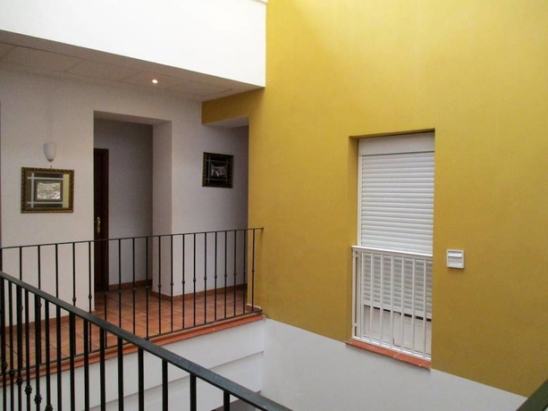 Imagen de los interiores del Hotel Noches En Triana. Foto 14