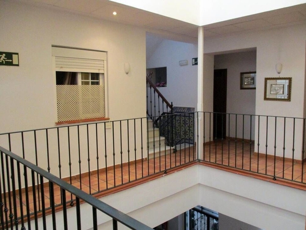 Imagen de los interiores del Hotel Noches En Triana. Foto 15
