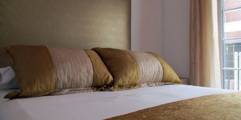 Imagen de la habitación del Hotel Noches En Triana. Foto 7