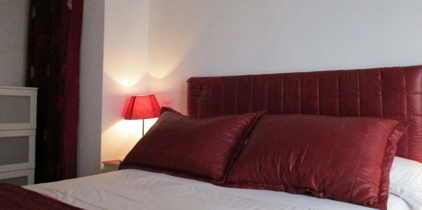 Imagen de la habitación del Hotel Noches En Triana. Foto 8