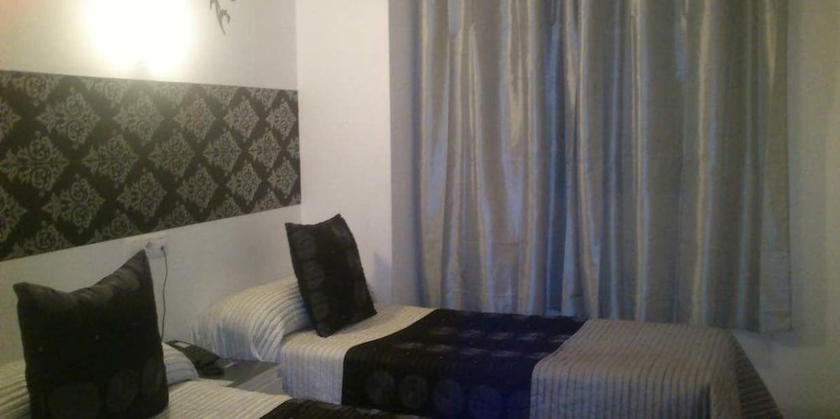 Imagen de la habitación del Hotel Noches En Triana. Foto 13