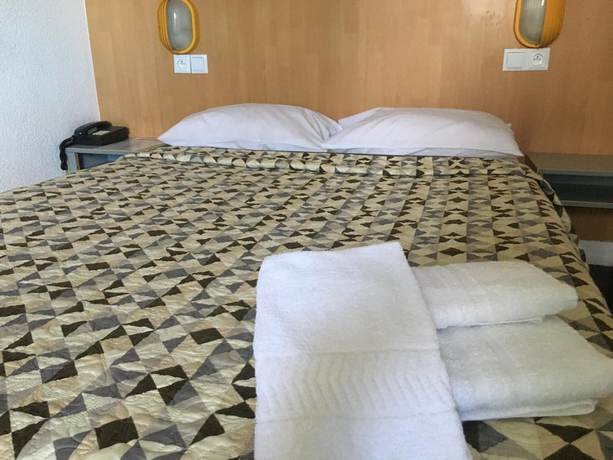 Imagen de la habitación del Hotel Noctuel - Blois. Foto 9