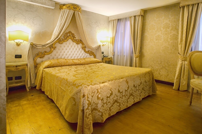 Imagen de la habitación del Hotel Noemi. Foto 6