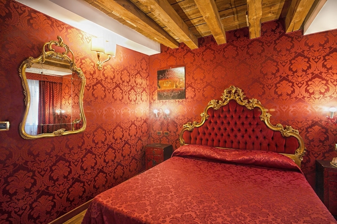 Imagen de la habitación del Hotel Noemi. Foto 7