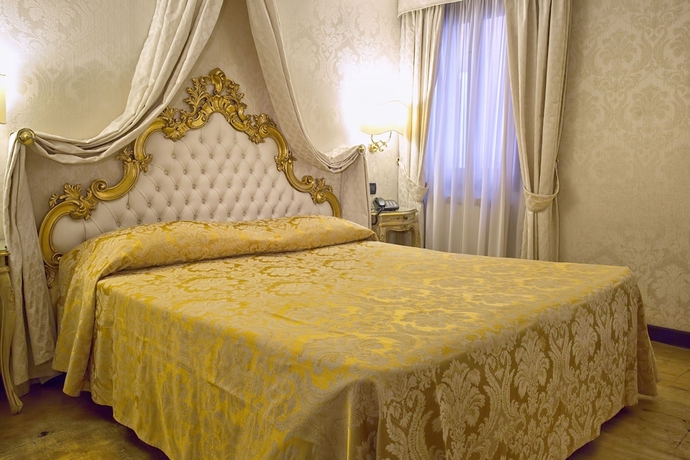 Imagen de la habitación del Hotel Noemi. Foto 8