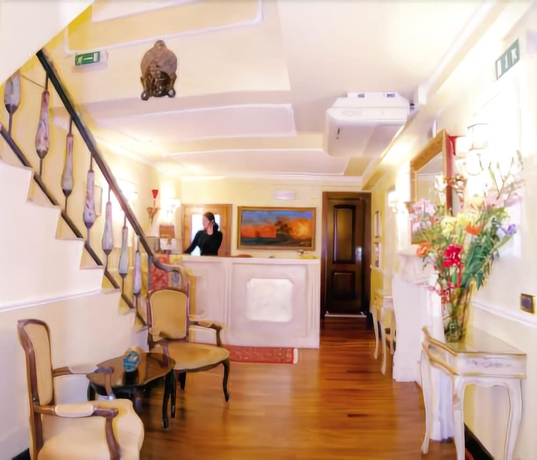 Imagen de los interiores del Hotel Noemi. Foto 19