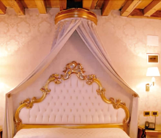 Imagen de la habitación del Hotel Noemi. Foto 11