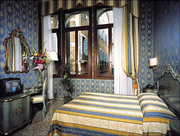 Imagen de la habitación del Hotel Noemi. Foto 12