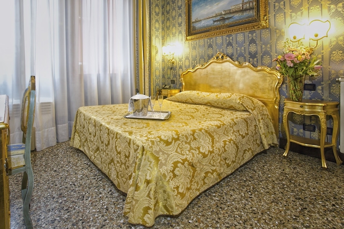 Imagen de la habitación del Hotel Noemi. Foto 16